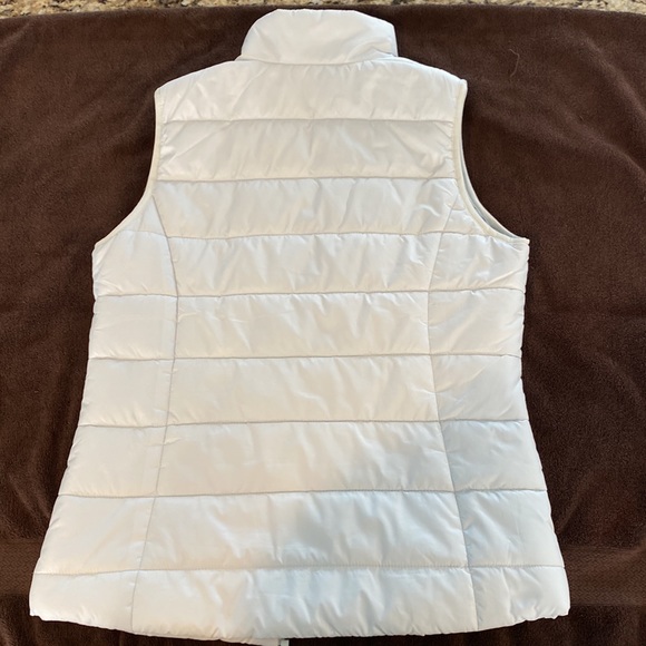 New Balance white vest. Size medium. Worn once and in great condition. - Picture 2 of 3